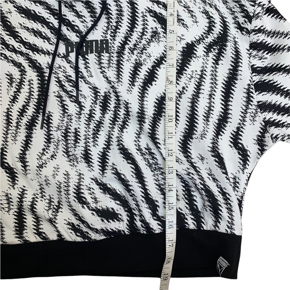 NWOT Puma Women’s Wild Pack Cropped All Over Print Hoodie - Picture 12 of 16
